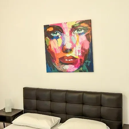 Center Apartment *